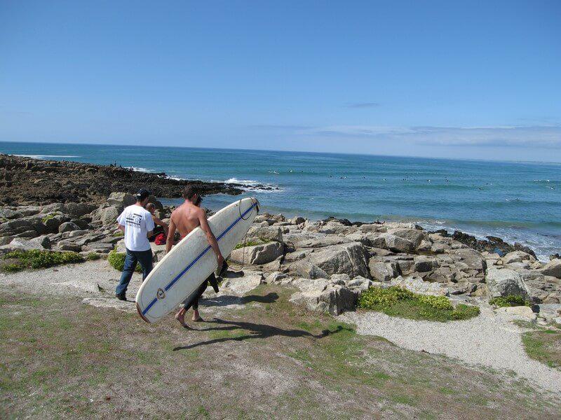 Surfeur à la Pointe deLla Torche
